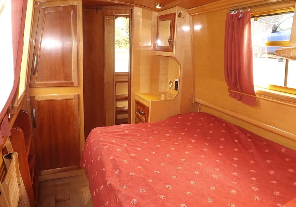 Arctic Fox Boat Page Double Cabin Rear 2