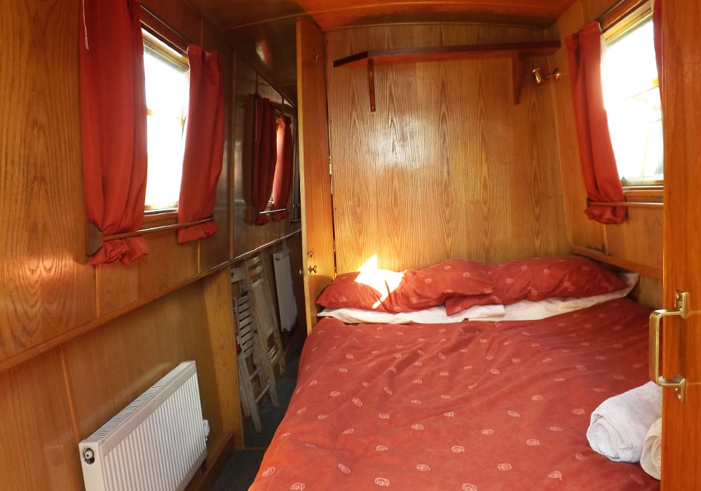 Double bed cabin - A Foxhangers Canal Holidays Narrowboat