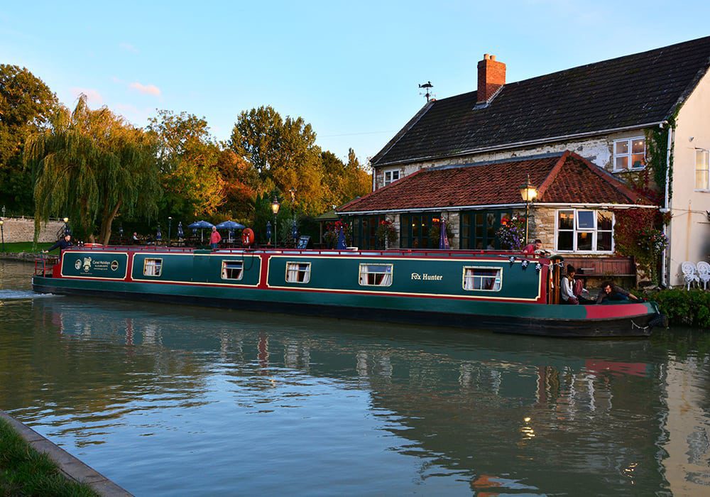Foxhunter - foxhangers canal holidays hire boat