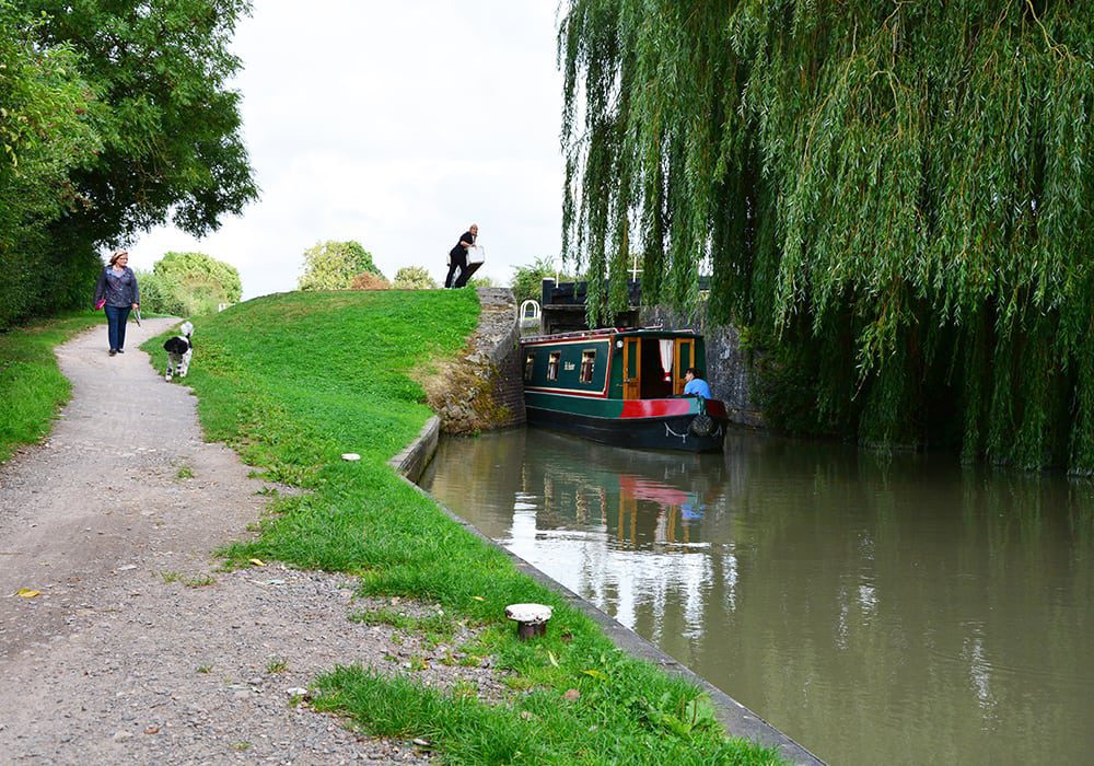 Kennet and Avon canal hire boat Foxhunter