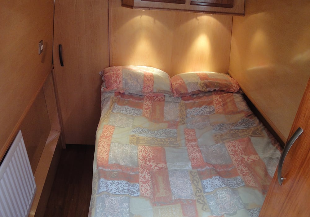 Urban Fox Boat Page double cabin