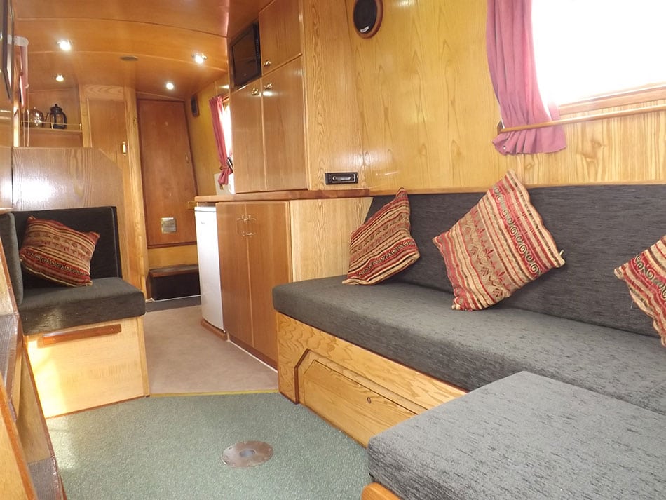 Inside Foxcub - A Foxhangers Canal Holidays Narrowboat