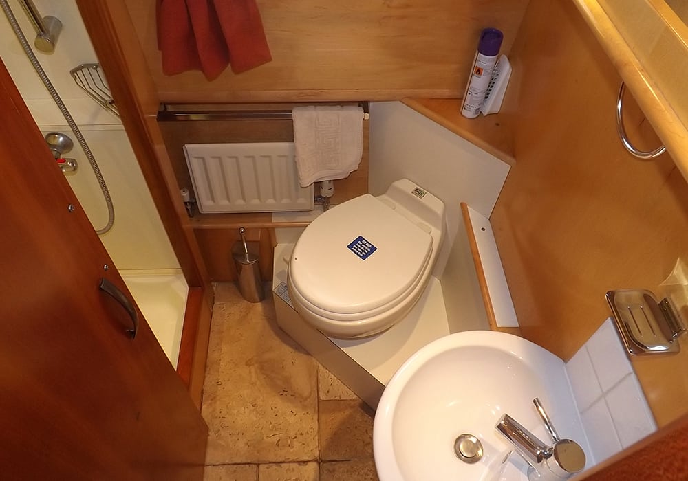 Flying Fox bathroom