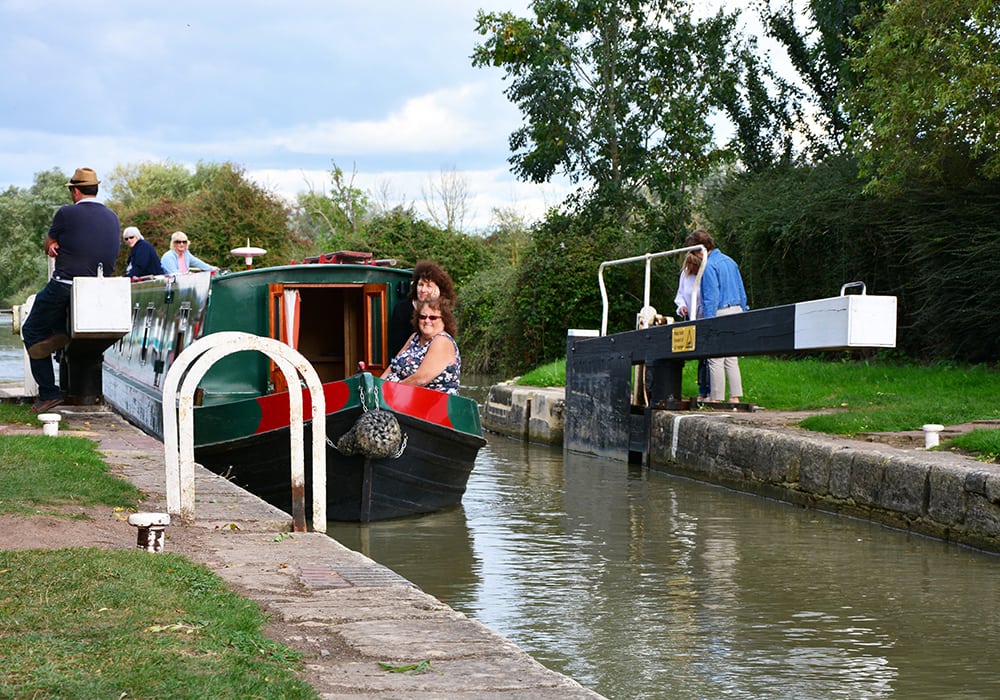 Canal Boat hire with Foxhangers