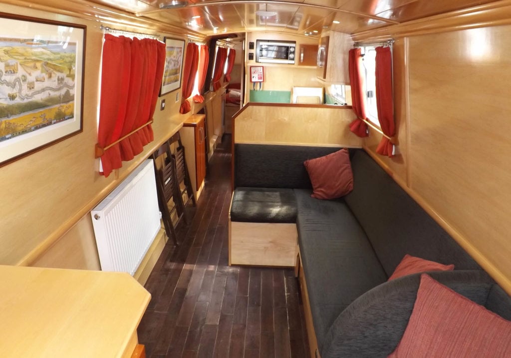 Wily Fox boat page saloon