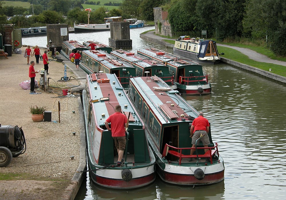 A Busy turn around day on the Foxhangers Wharf - based below the Caen hill flight in Devizes