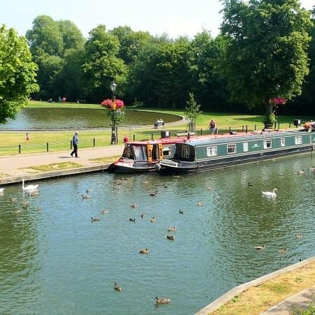 Newbury town centre canal boats hire boat holidays Moor up in Newbury and Enjoy the town centre