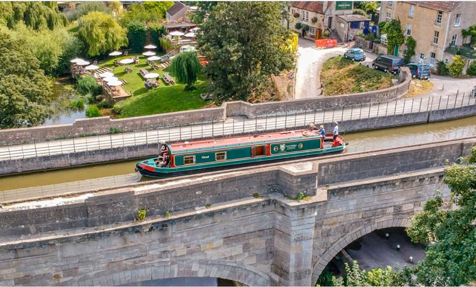 Foxhangers narrowboat crossing Avoncliff's aqueduct