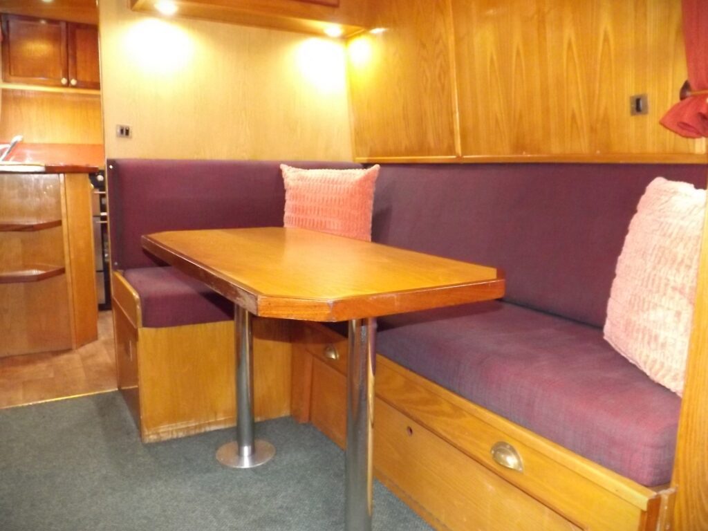 Foxglacier Saloon