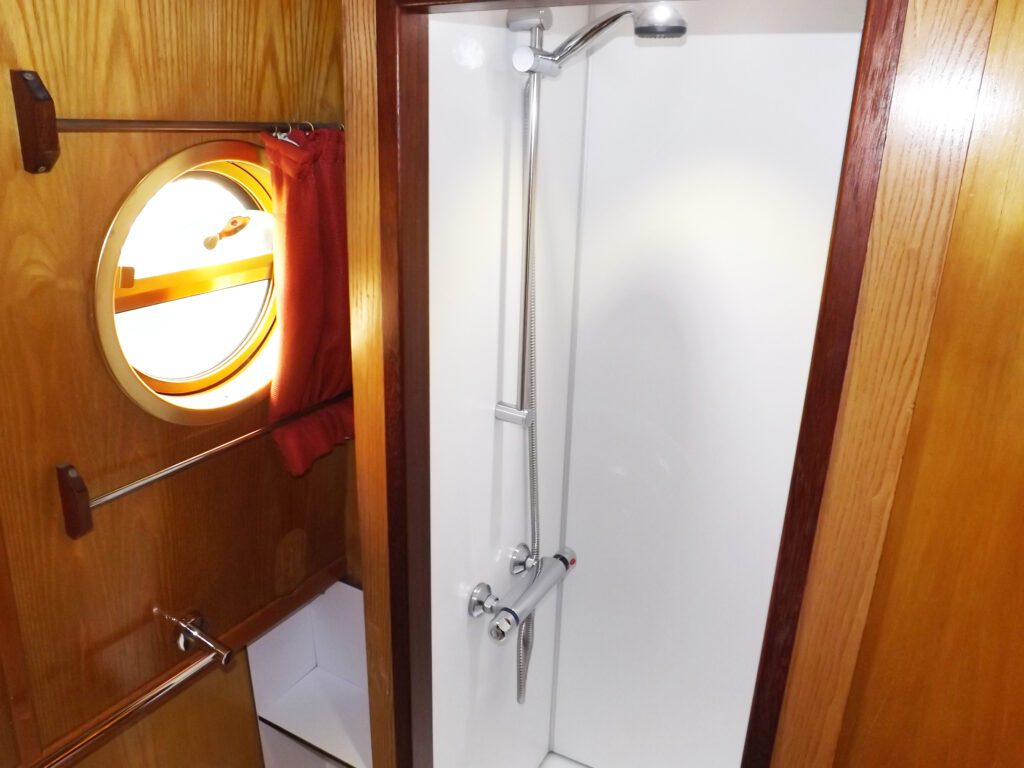 Foxhunter aft bathroom 2025