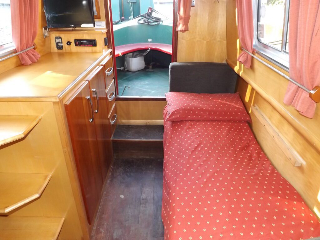 Urban Fox saloon single